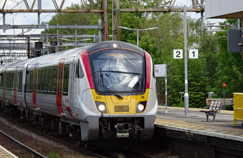 720135 pulls into Shenfield