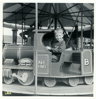 Another train! Another train!