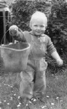 Hurry up, this bucket's heavy... Hurry up, this bucket's heavy...